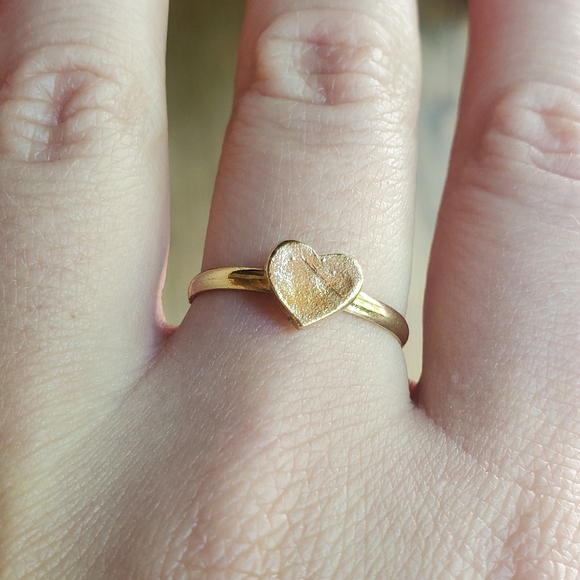 NWOT Tiny Gold Heart Ring size 7 - Picture 13 of 13